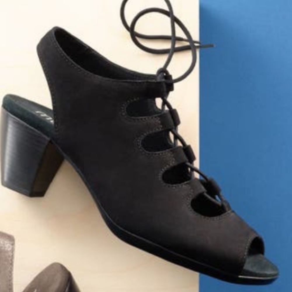 Munro Black Suede adjustable shoe 9 narrow